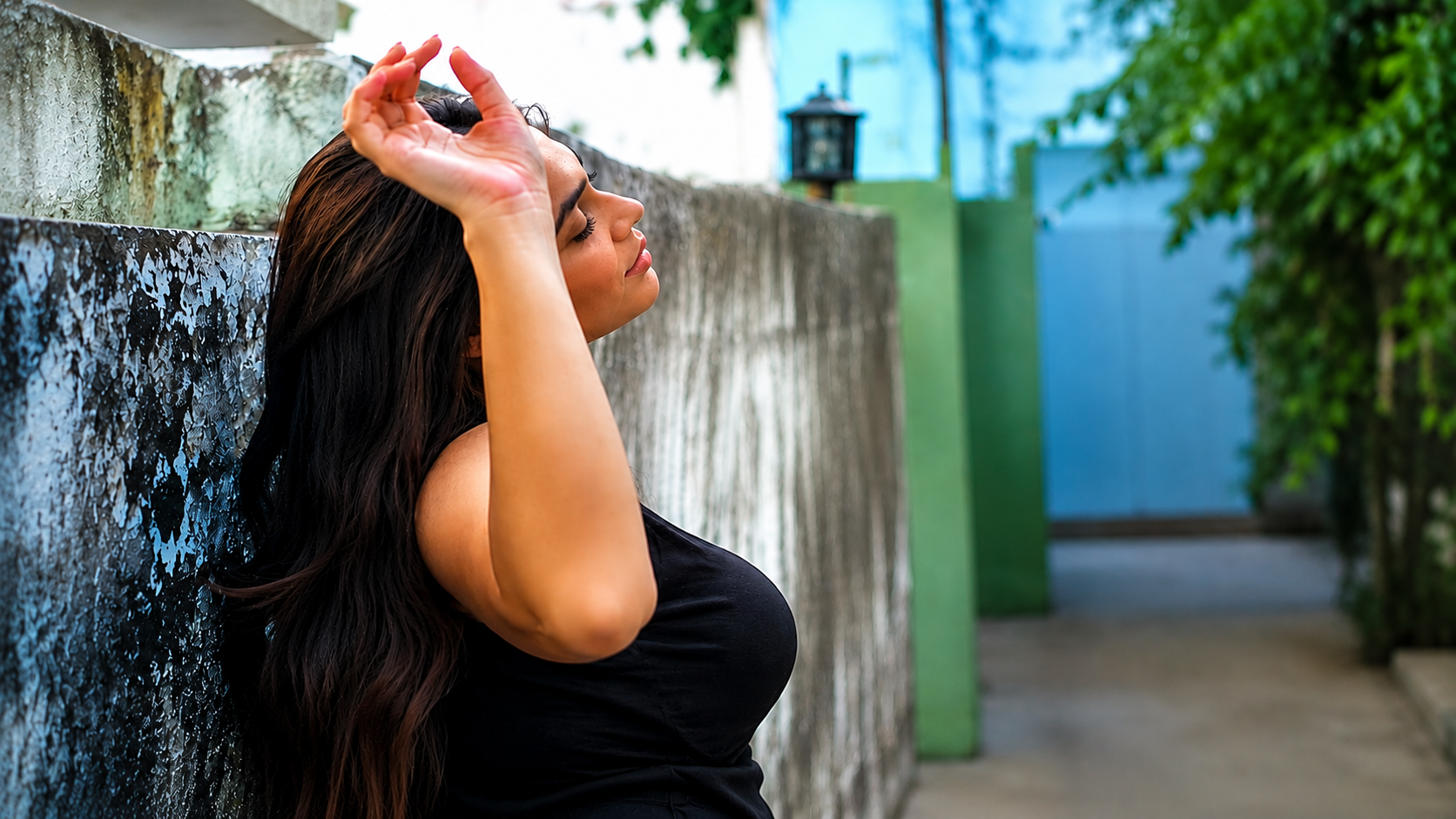 How to Start a Conversation with Any Girl - Click to read article